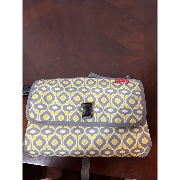 Skip Hop Pronto Diaper Changing Station Yellow & Gray Print Clutch EUC Baby - Picture 1 of 4